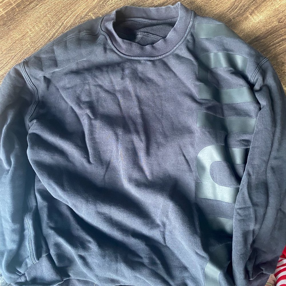 Black lulu lemon sweatshirt